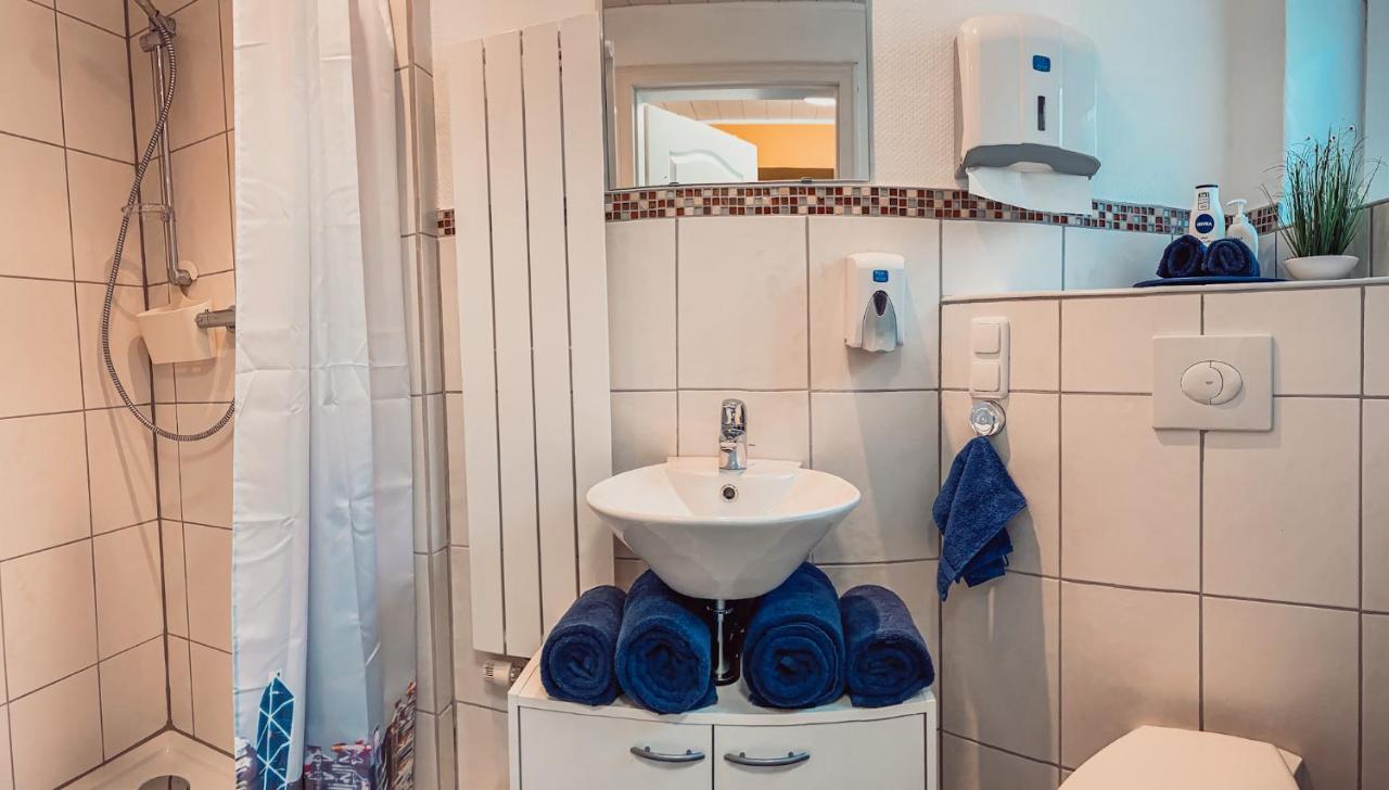 Villa Herkules - Privates Apartment Am Waldrand Mit Smart Tv Und Kostenlosen Parkplaetzen Kassel Bagian luar foto