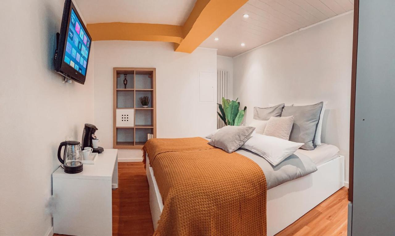 Villa Herkules - Privates Apartment Am Waldrand Mit Smart Tv Und Kostenlosen Parkplaetzen Kassel Bagian luar foto