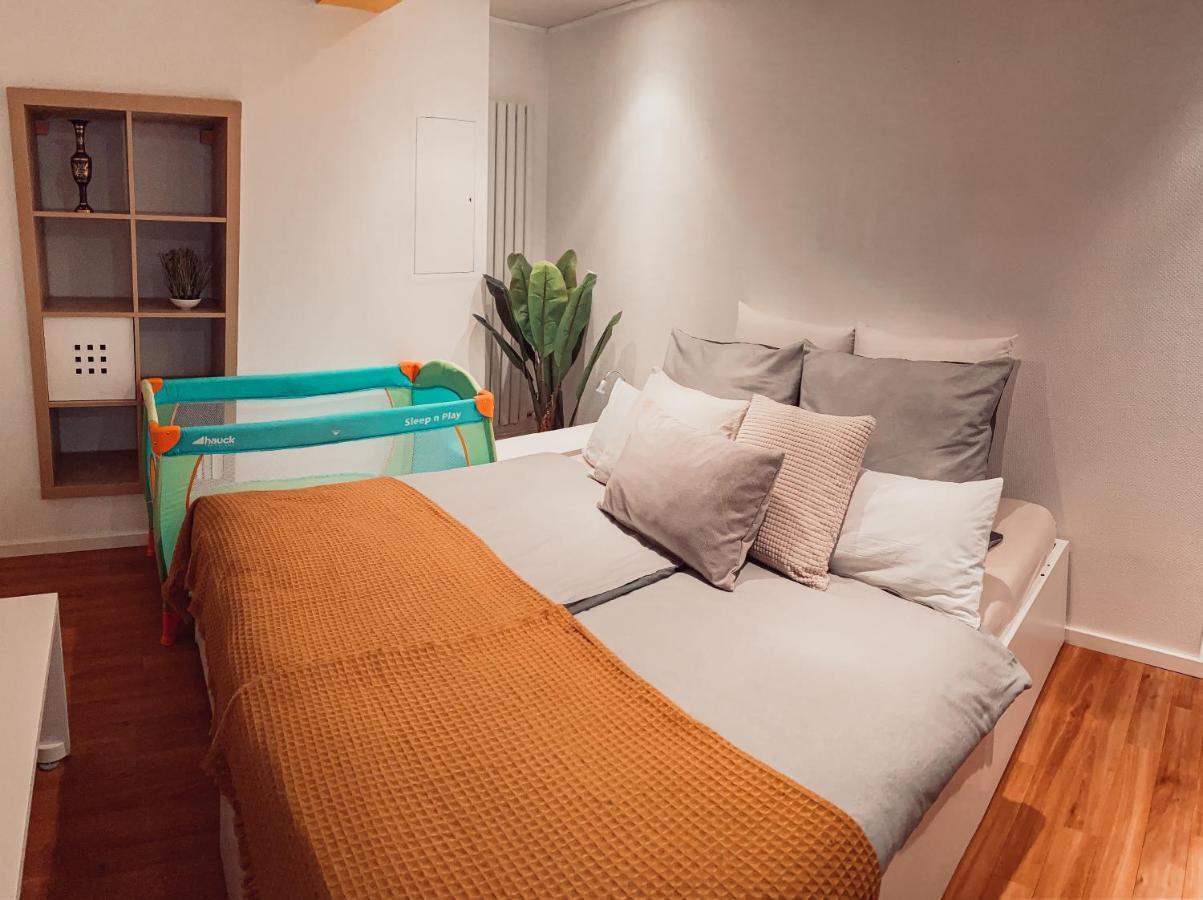 Villa Herkules - Privates Apartment Am Waldrand Mit Smart Tv Und Kostenlosen Parkplaetzen Kassel Bagian luar foto