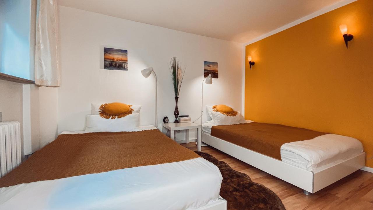 Villa Herkules - Privates Apartment Am Waldrand Mit Smart Tv Und Kostenlosen Parkplaetzen Kassel Bagian luar foto