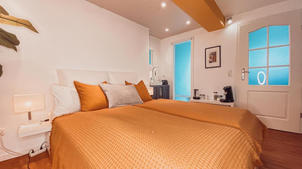 Villa Herkules - Privates Apartment Am Waldrand Mit Smart Tv Und Kostenlosen Parkplaetzen Kassel Bagian luar foto