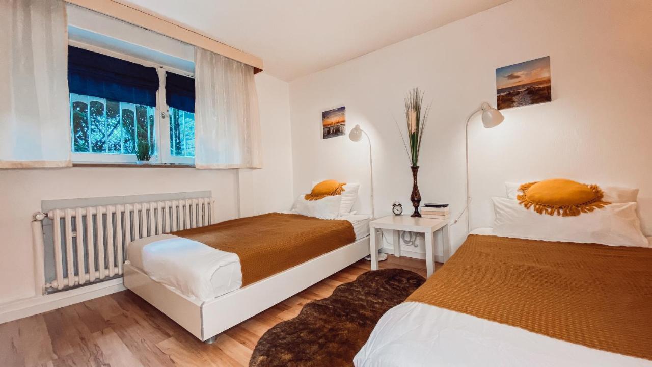 Villa Herkules - Privates Apartment Am Waldrand Mit Smart Tv Und Kostenlosen Parkplaetzen Kassel Bagian luar foto