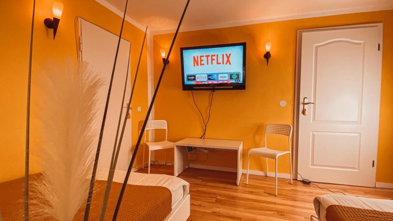 Villa Herkules - Privates Apartment Am Waldrand Mit Smart Tv Und Kostenlosen Parkplaetzen Kassel Bagian luar foto