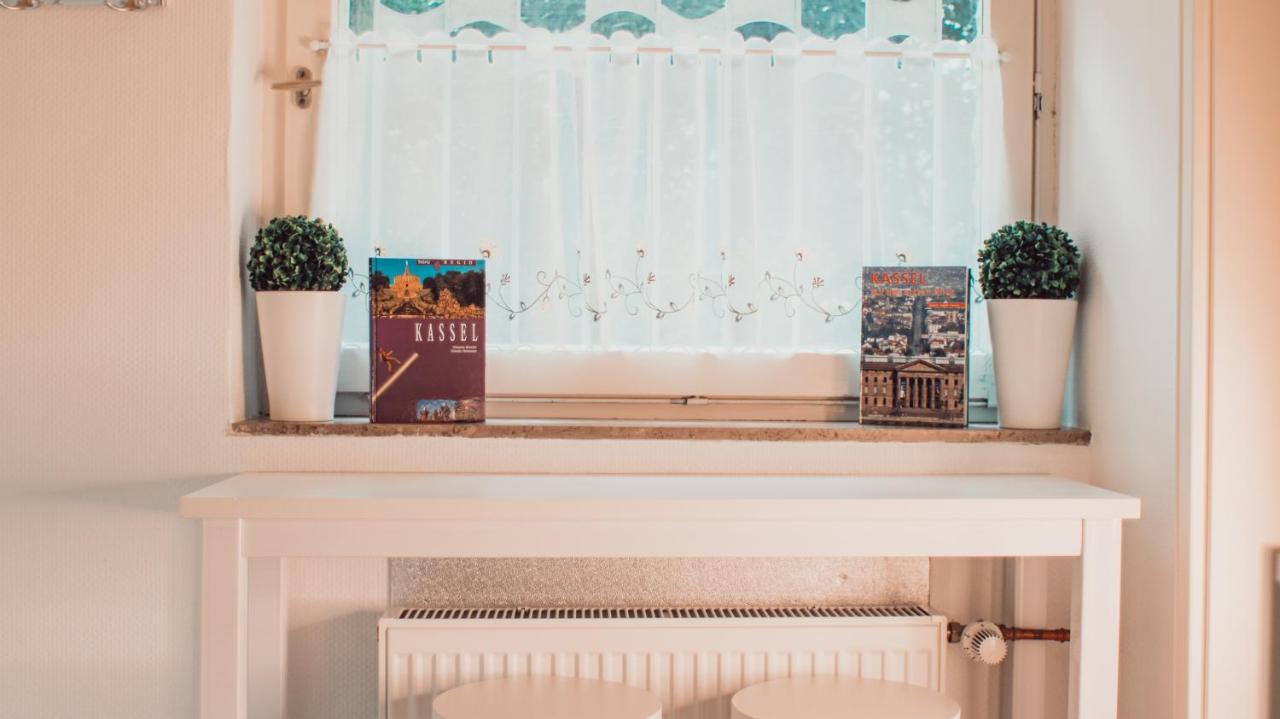 Villa Herkules - Privates Apartment Am Waldrand Mit Smart Tv Und Kostenlosen Parkplaetzen Kassel Bagian luar foto